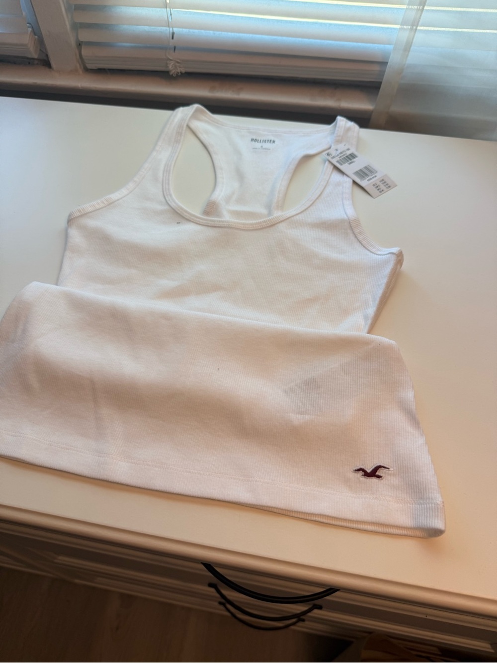 HOLLISTER TANK - Picture 2 of 2